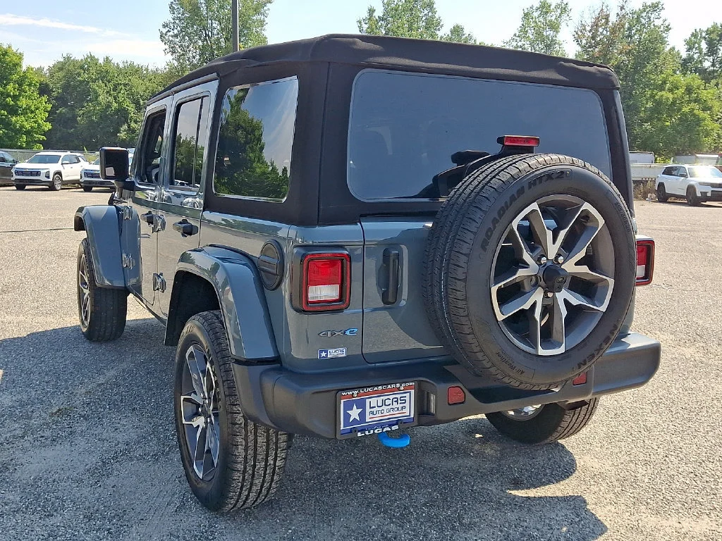 Used 2024 Anvil Clear Coat Jeep Sport S image 9