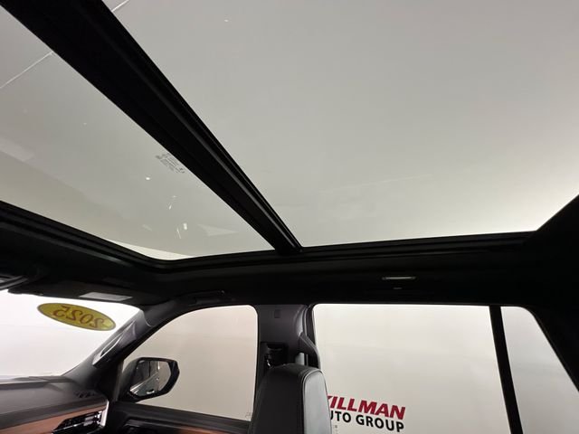 2025 GMC Yukon Denali - Photo 26