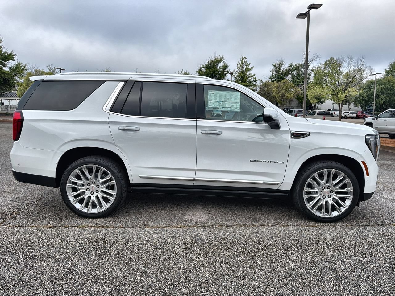 2026 GMC Yukon Denali - Photo 9