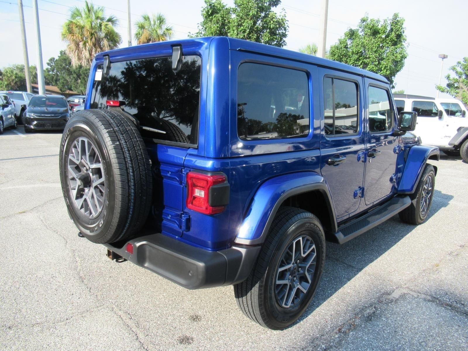 Used 2018 Blue Jeep Unlimited Sahara image 7