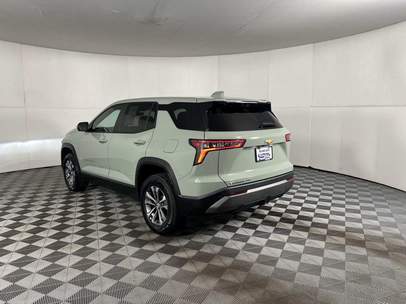 Used 2025 Cacti Green Chevrolet AWD LT image 9