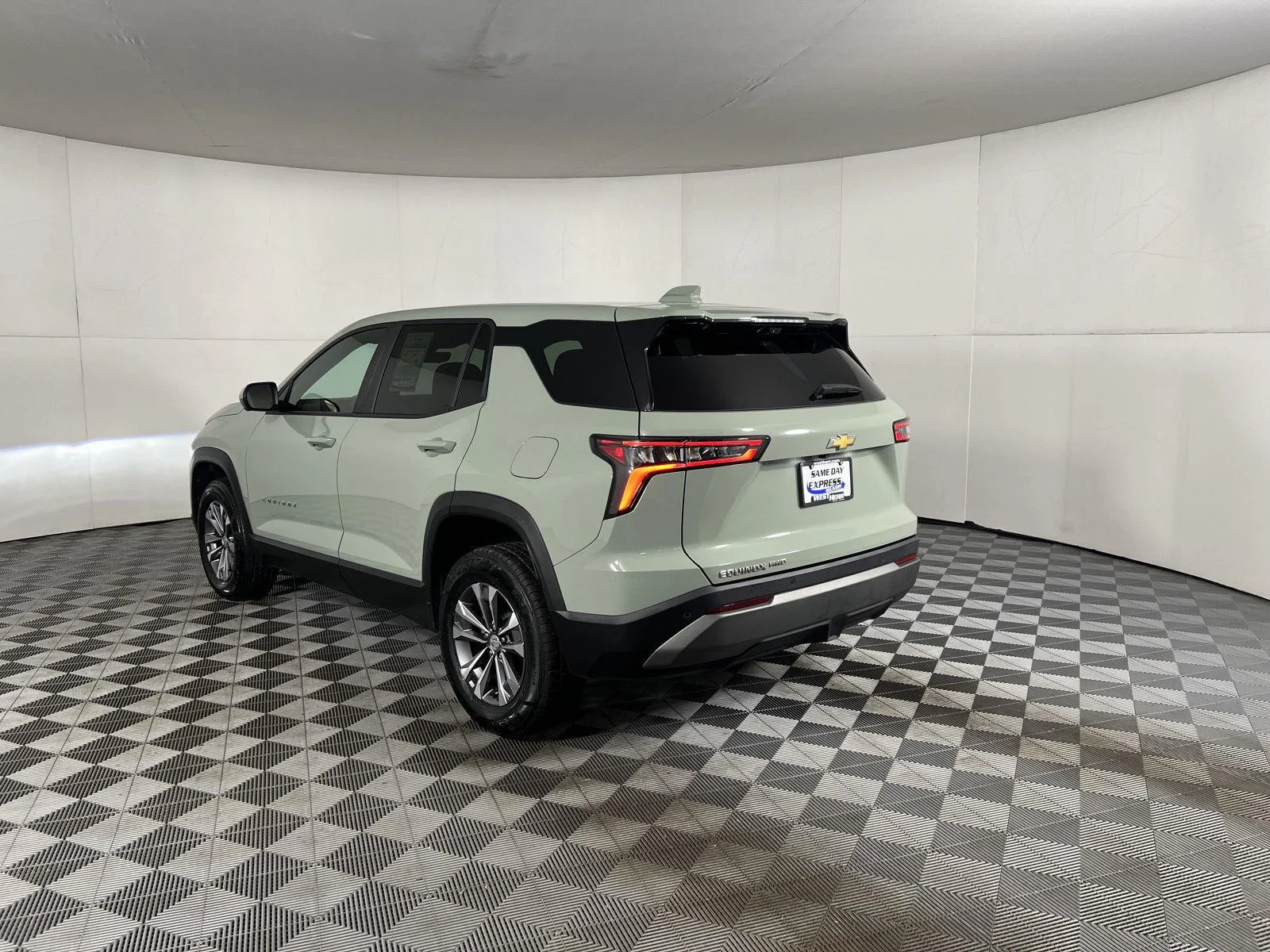 Used 2025 Cacti Green Chevrolet AWD LT image 9