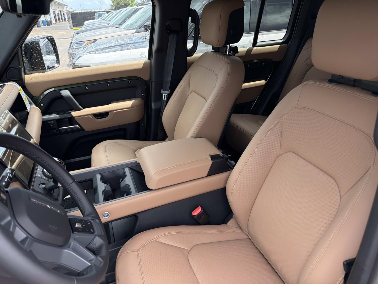 New 2026 Woolstone Green Land Rover X-Dynamic SE image 10