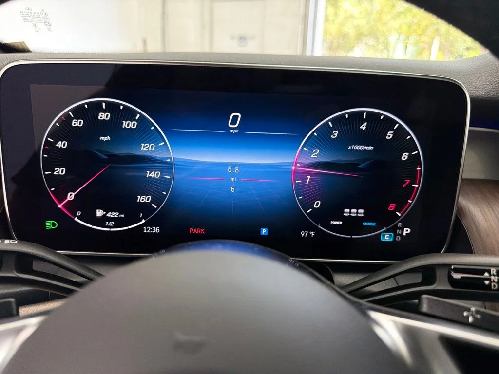New 2027 White Mercedes-Benz GLC 300 image 30