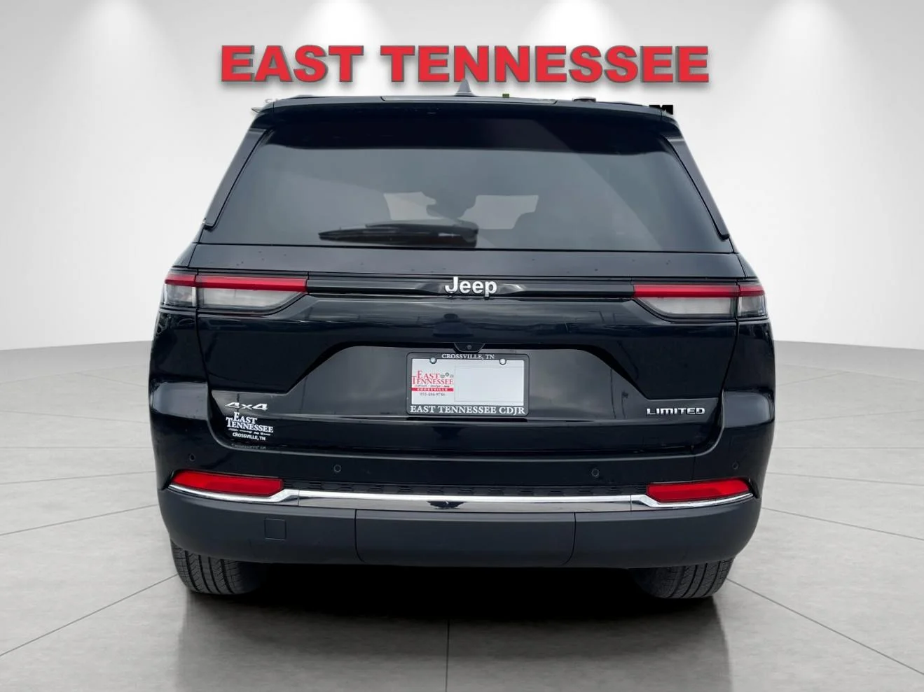 Used 2023  Jeep Limited image 4