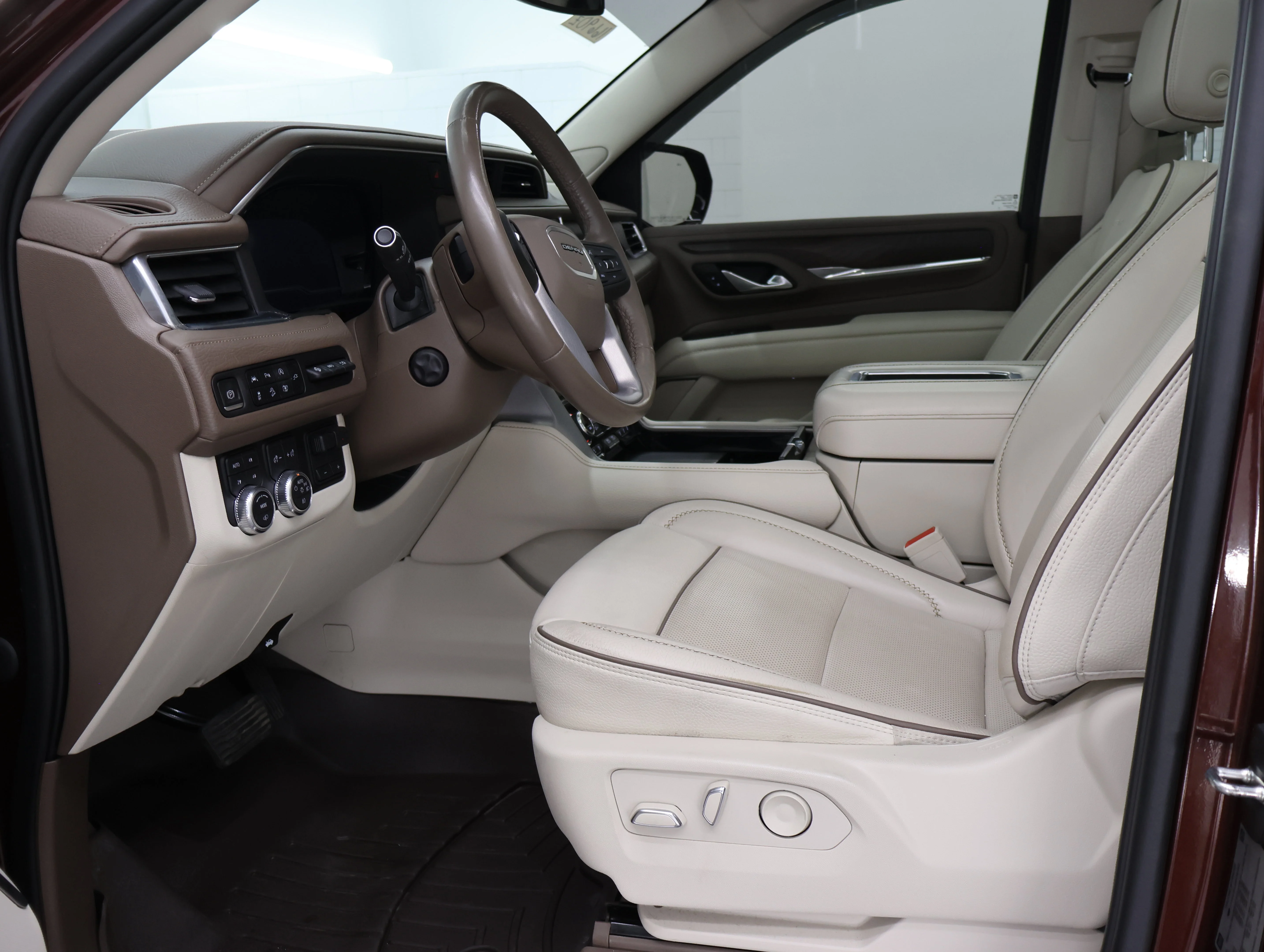 Used 2022 Redwood Metallic GMC Denali image 7