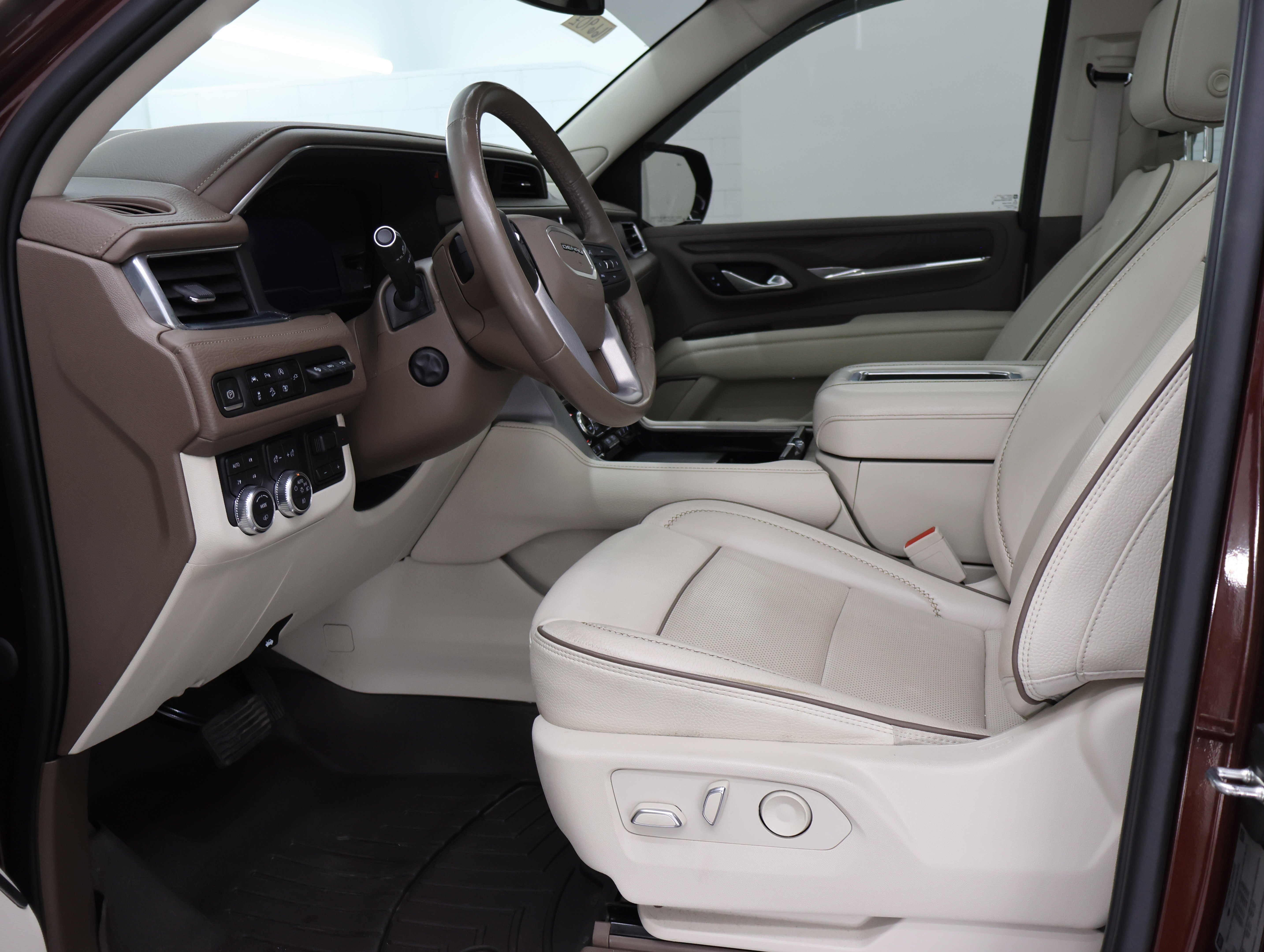 Used 2022 Redwood Metallic GMC Denali image 7