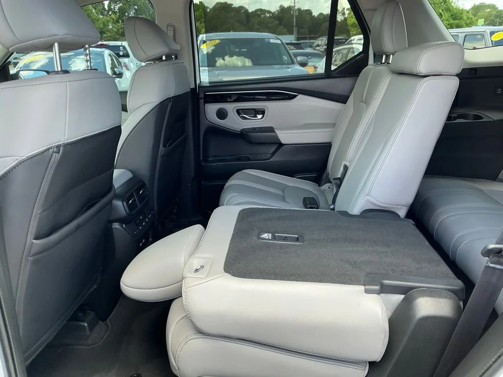 Used 2023 White Honda EX-L image 33