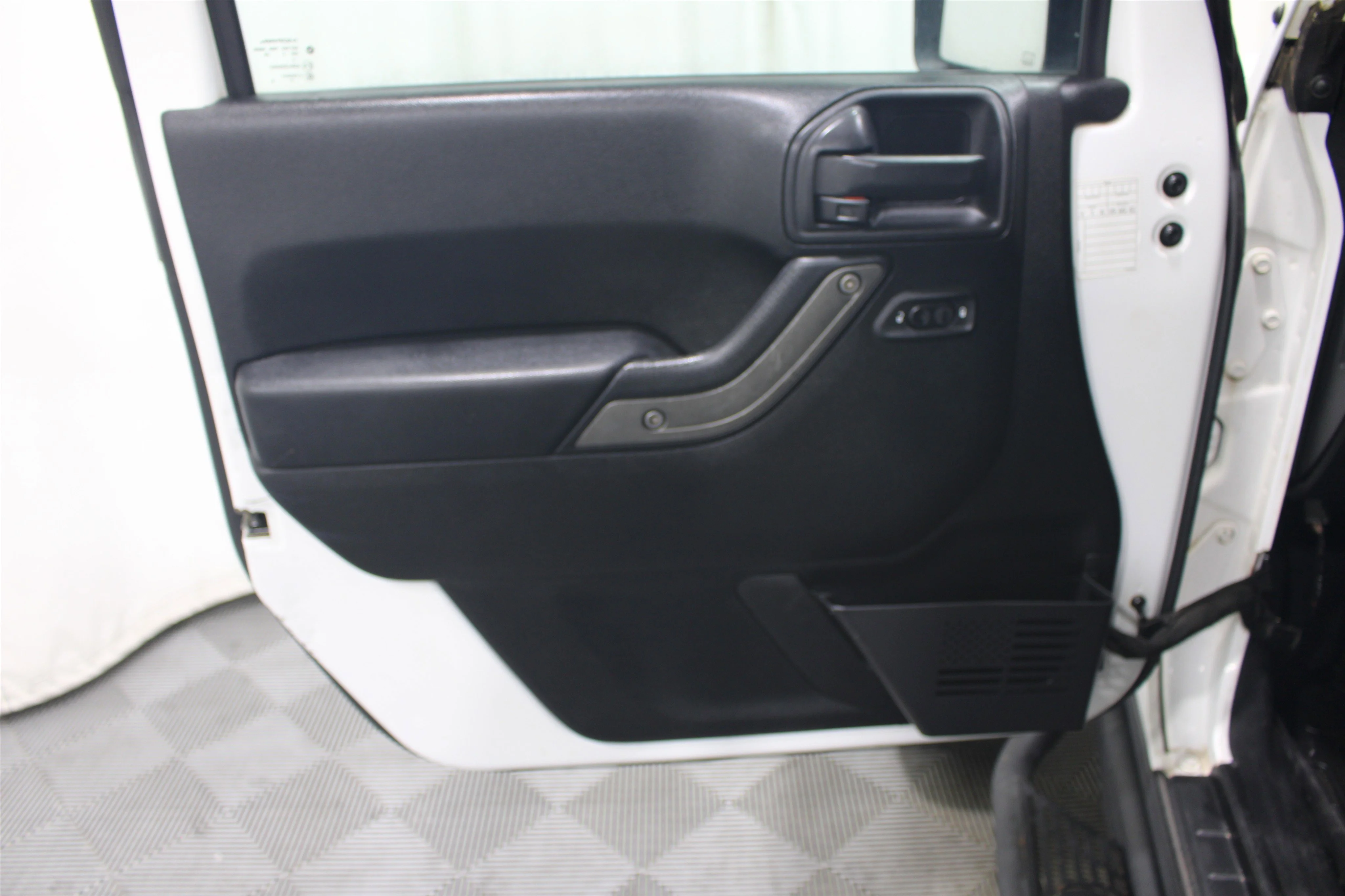 Used 2016 Bright White Clearcoat Jeep Sport image 6