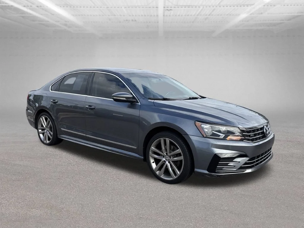 Used 2016 Gray Volkswagen 1.8T R-Line image 4
