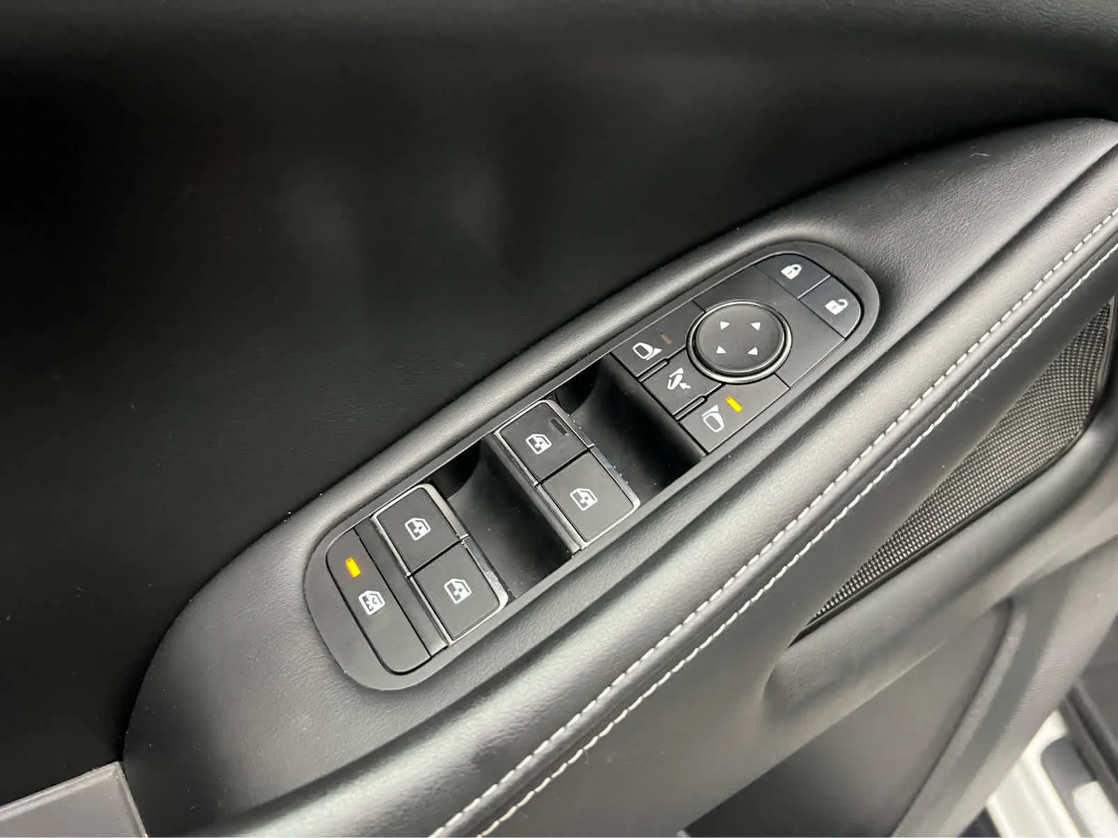 Used 2024 WH INFINITI LUXE image 18