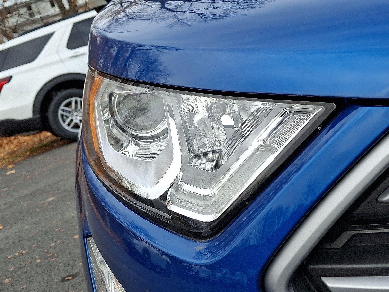 Used 2022 Lightning Blue Metallic Ford SE image 10