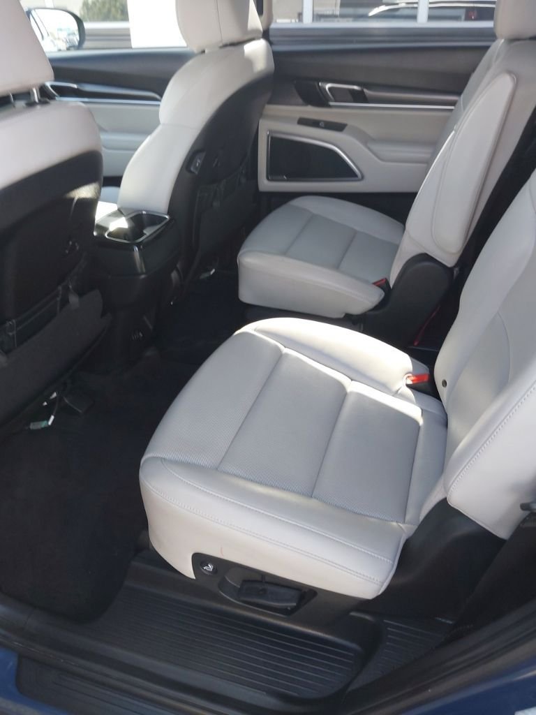 Used 2025 Black Kia S image 15