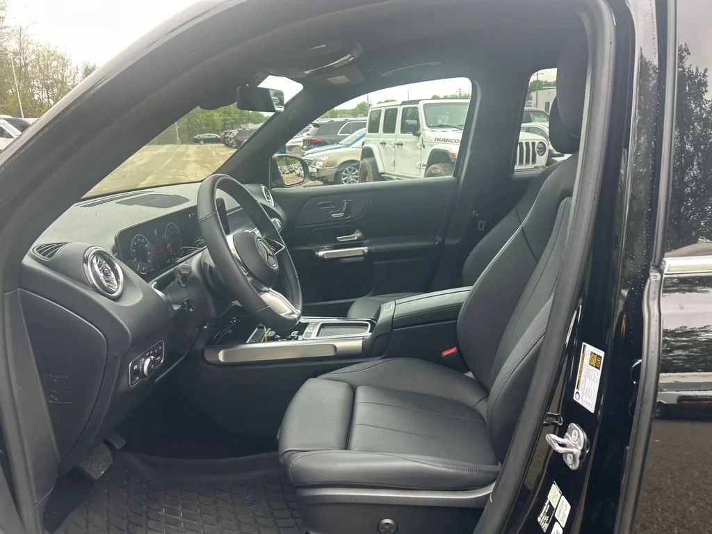 Used 2026 Black Mercedes-Benz GLB 250 image 9