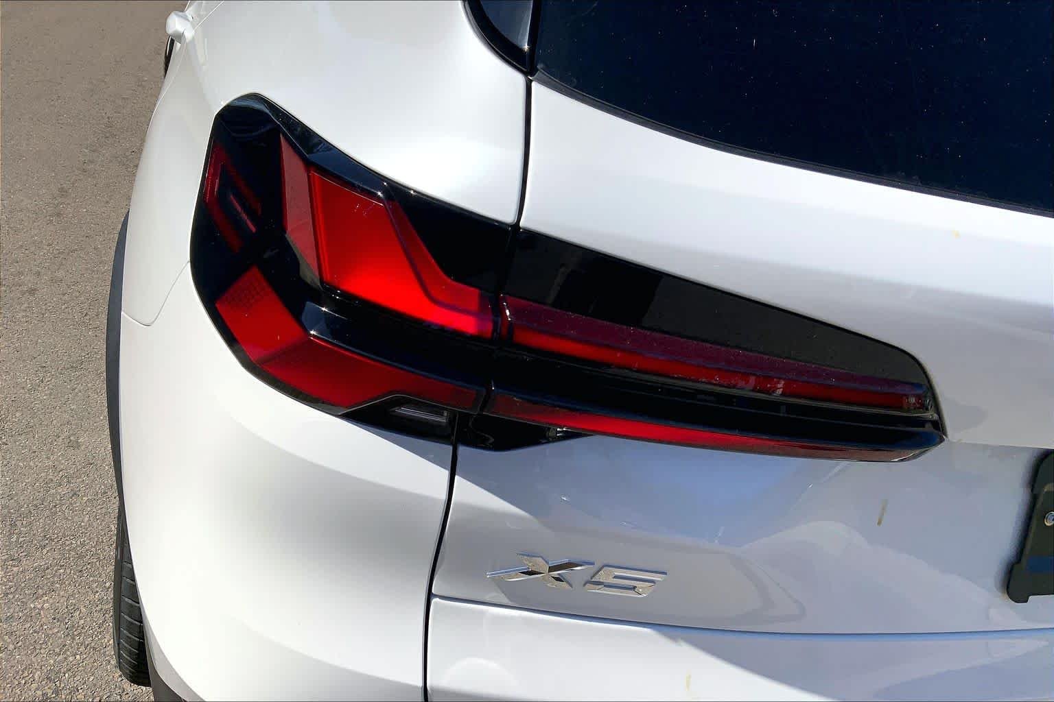 New 2026 Mineral White Metallic BMW xDrive50e image 14