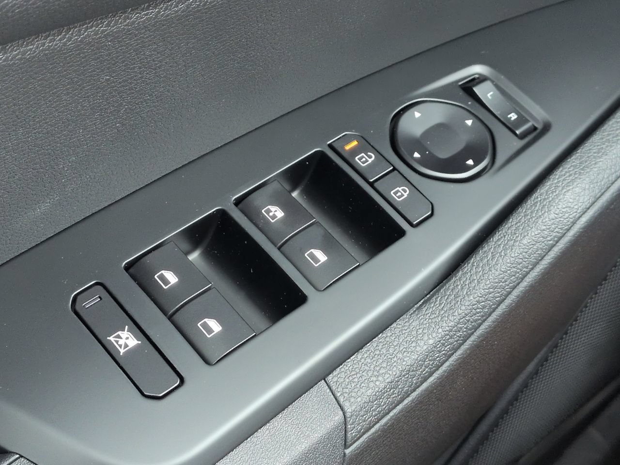 New 2027 Fusion Black Kia LX image 23