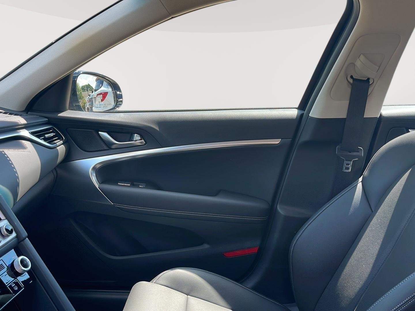 2026 GENESIS G70 Standard - Photo 31
