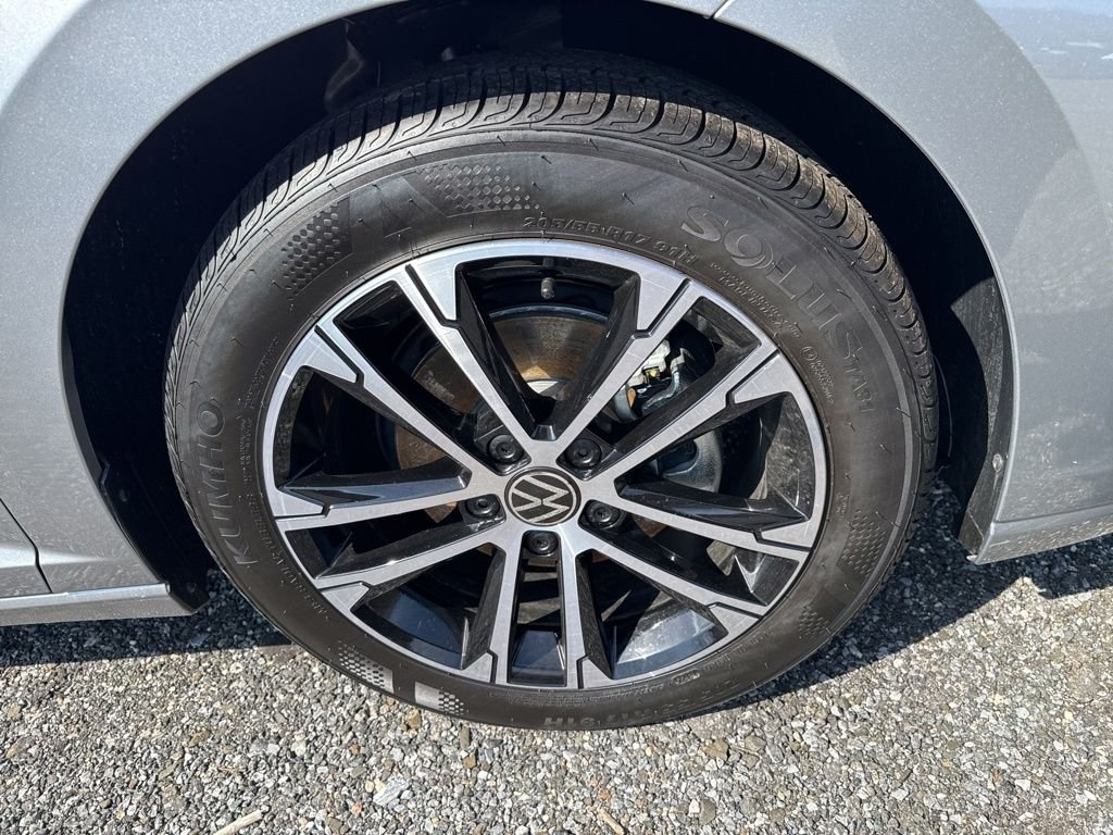 New 2025 Silver Volkswagen 1.5T Sport image 9