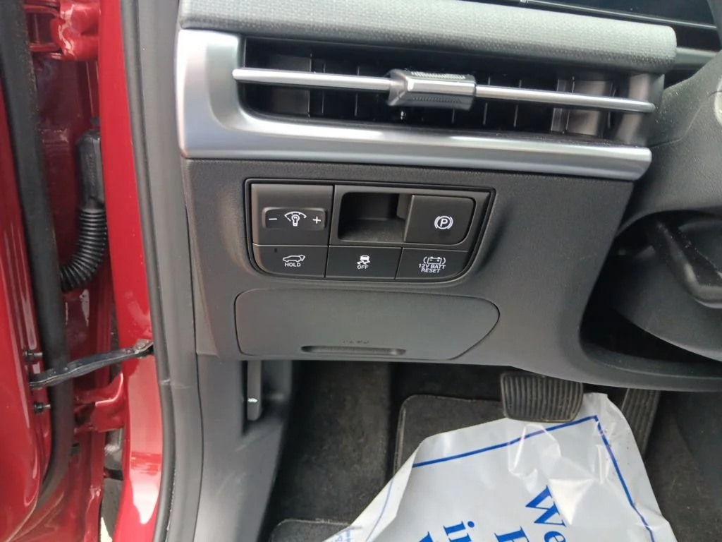 Used 2025 Ultimate Red Hyundai SEL Convenience image 16