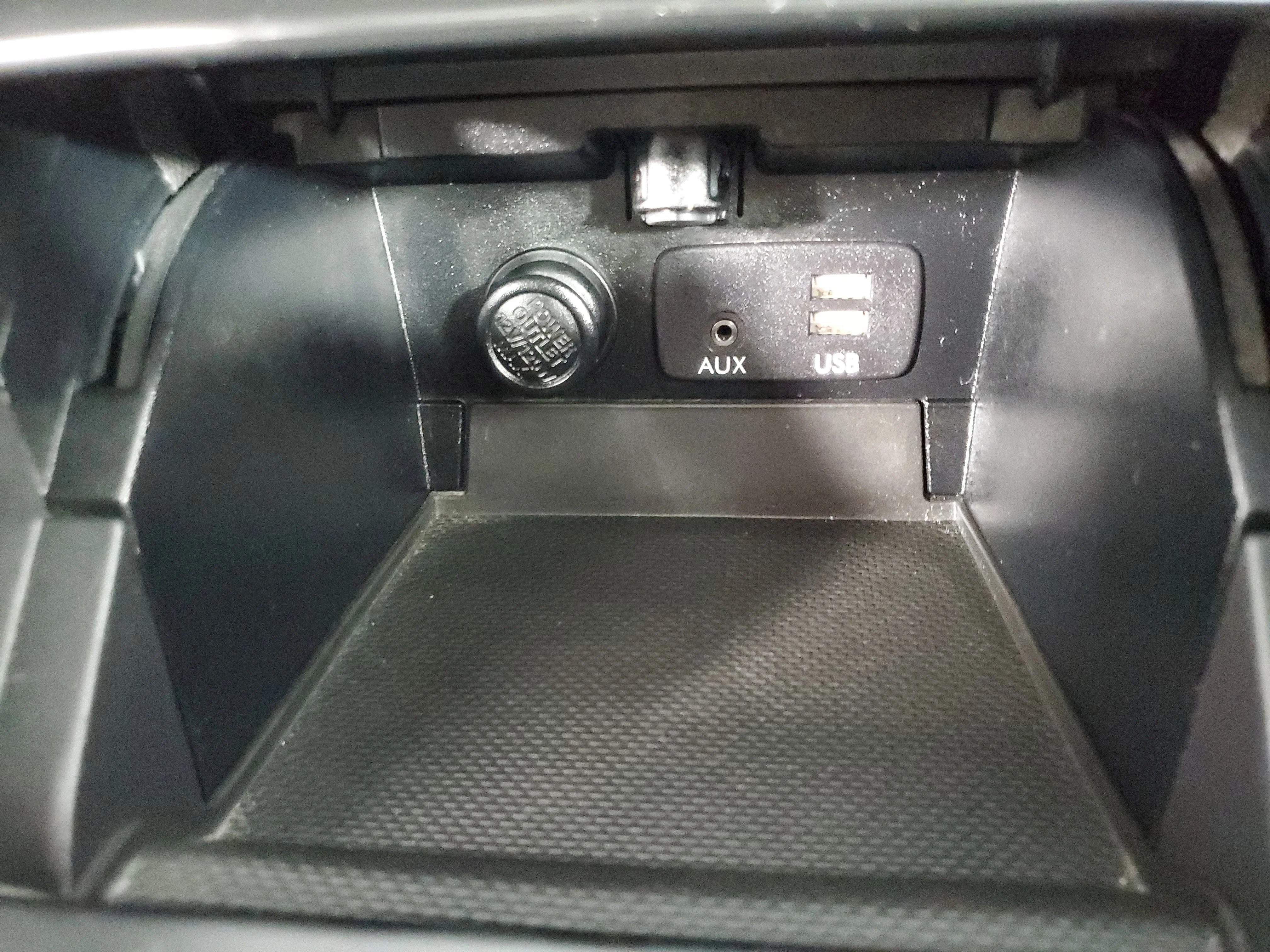 Used 2017 Crystal White Pearl Subaru Limited image 18