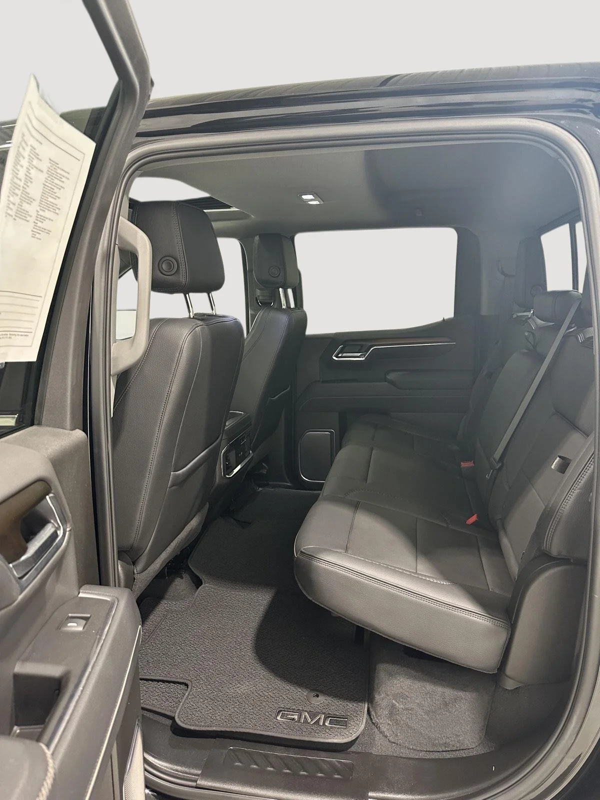 Used 2025 Onyx Black GMC Denali image 25