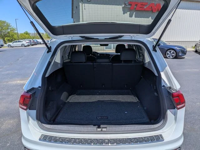 Used 2023 White Volkswagen 2.0T SE image 19