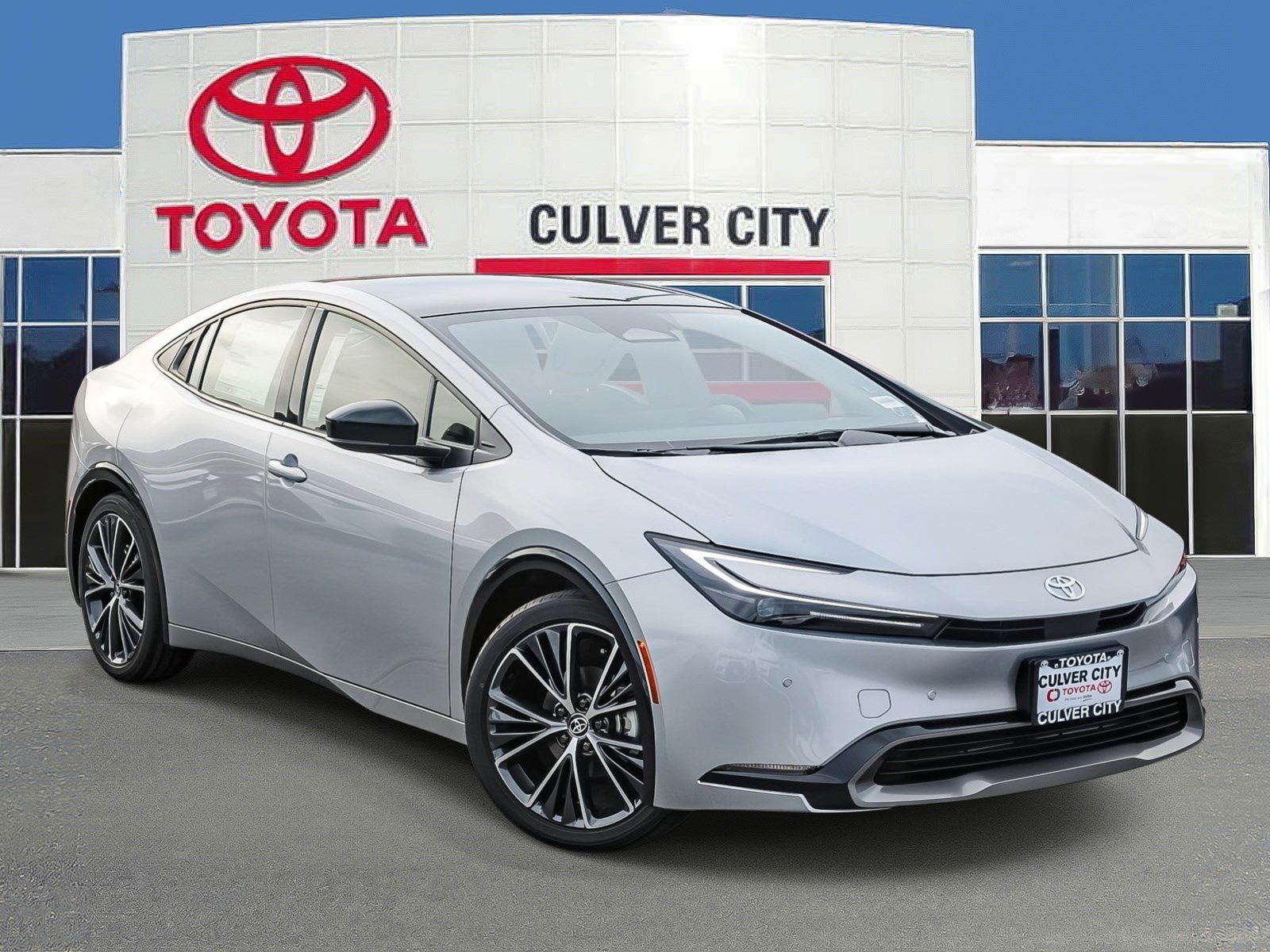 2026 Toyota Prius XLE FWD's photo