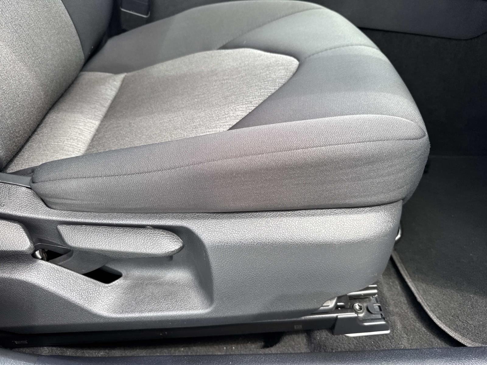 2021 Toyota Camry LE - Photo 11