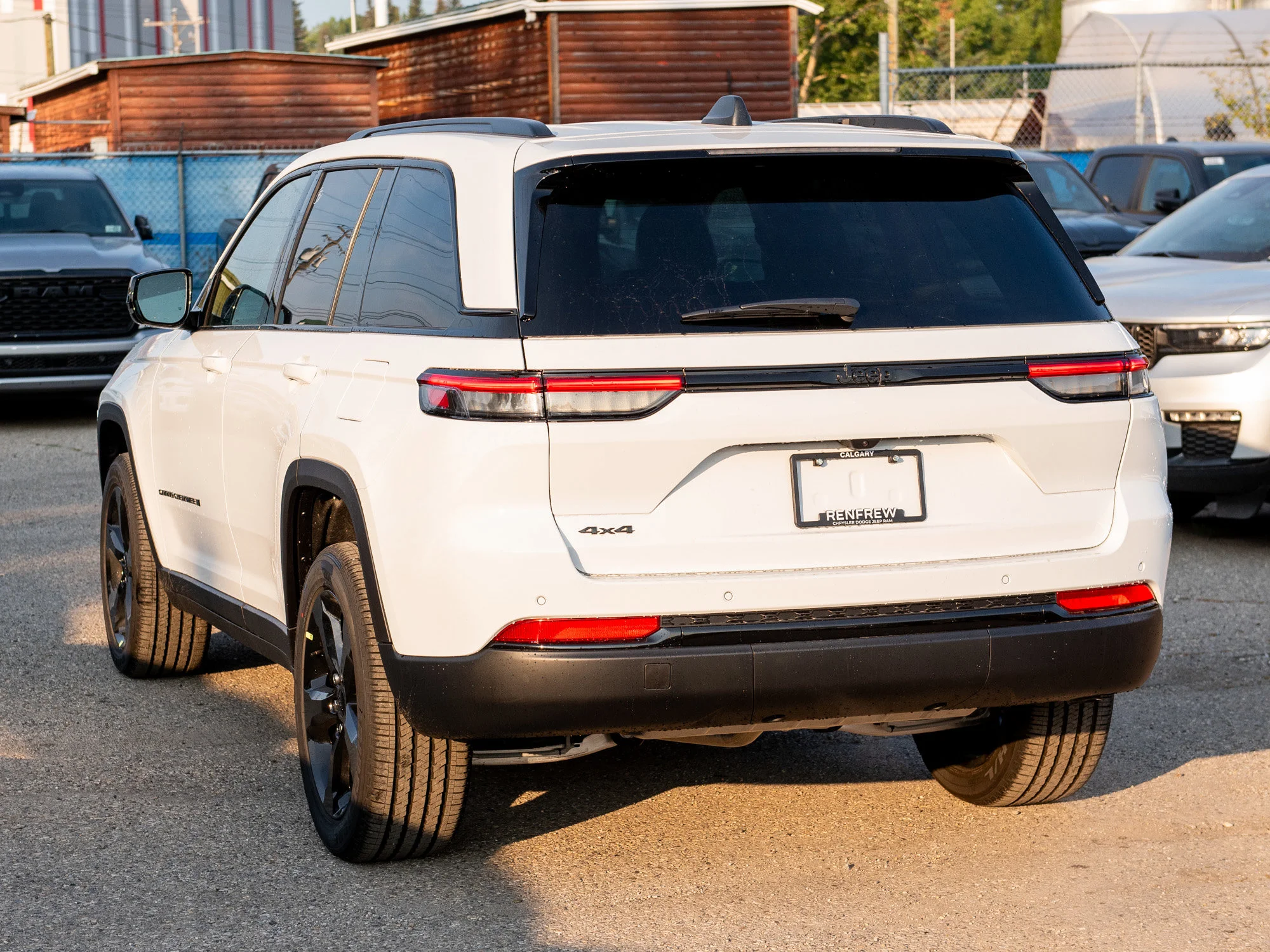 New 2025 White Jeep Altitude* 4x4, Sunroof, Trailer Tow Pkg, Wireless Charging Pad image 4
