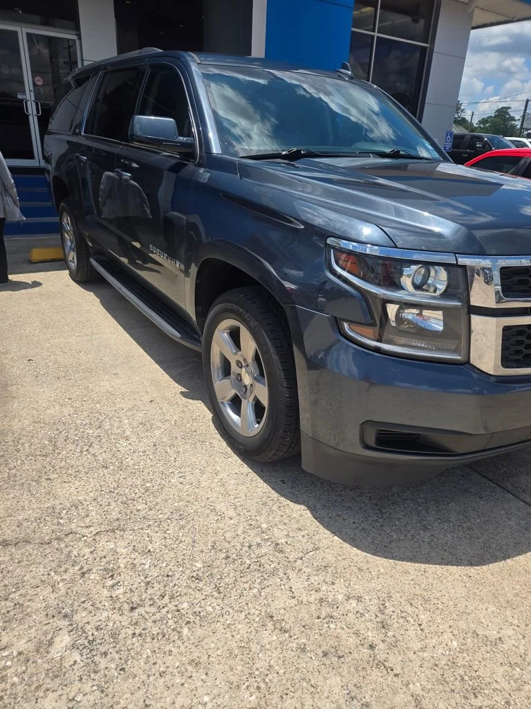 2019 Chevrolet Suburban 2WD 1500 LT's photo