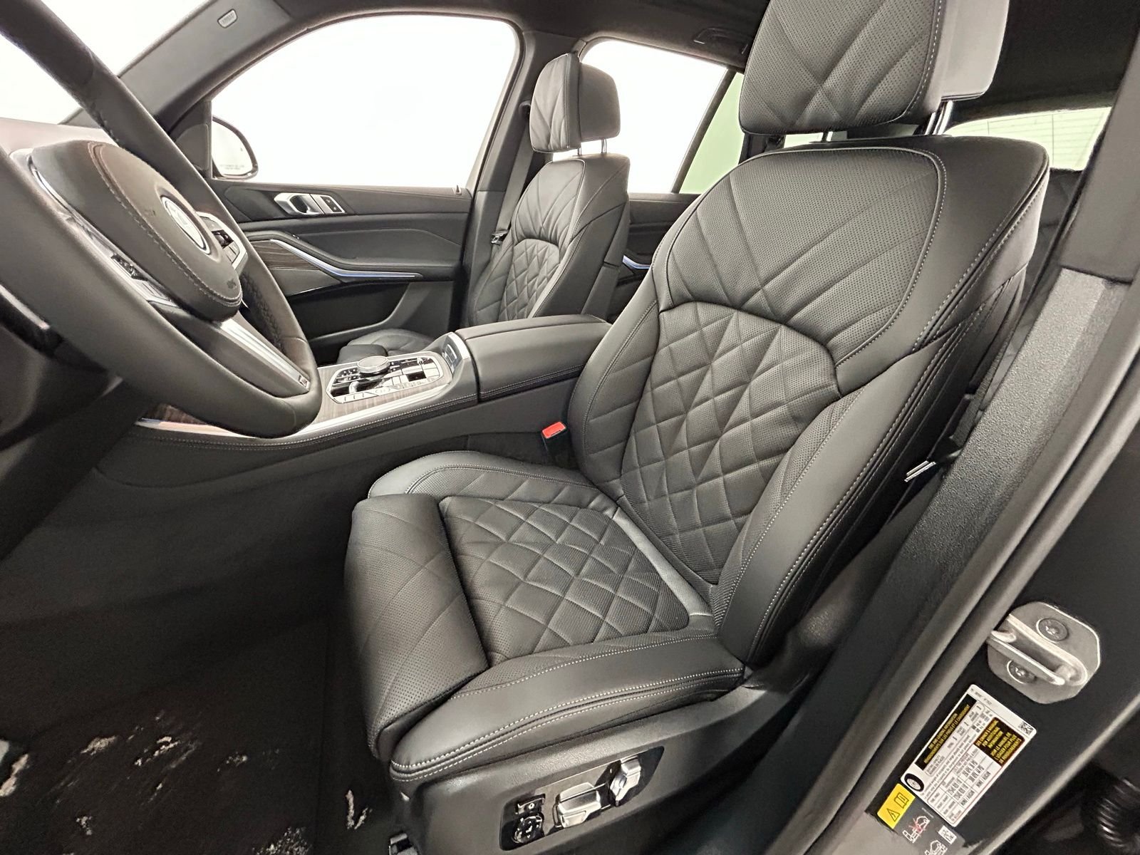 New 2026 Dravit Gray Metallic BMW xDrive50e image 30