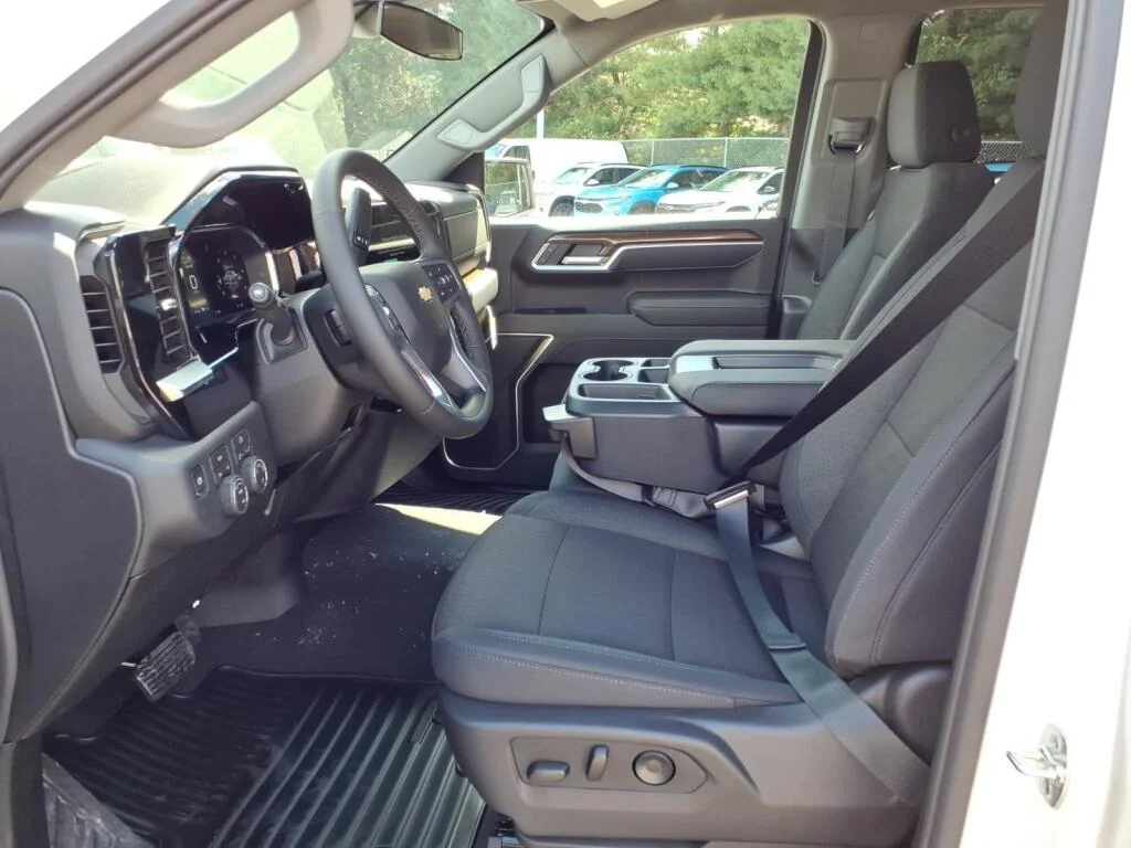 New 2026 Summit White Chevrolet LT image 7