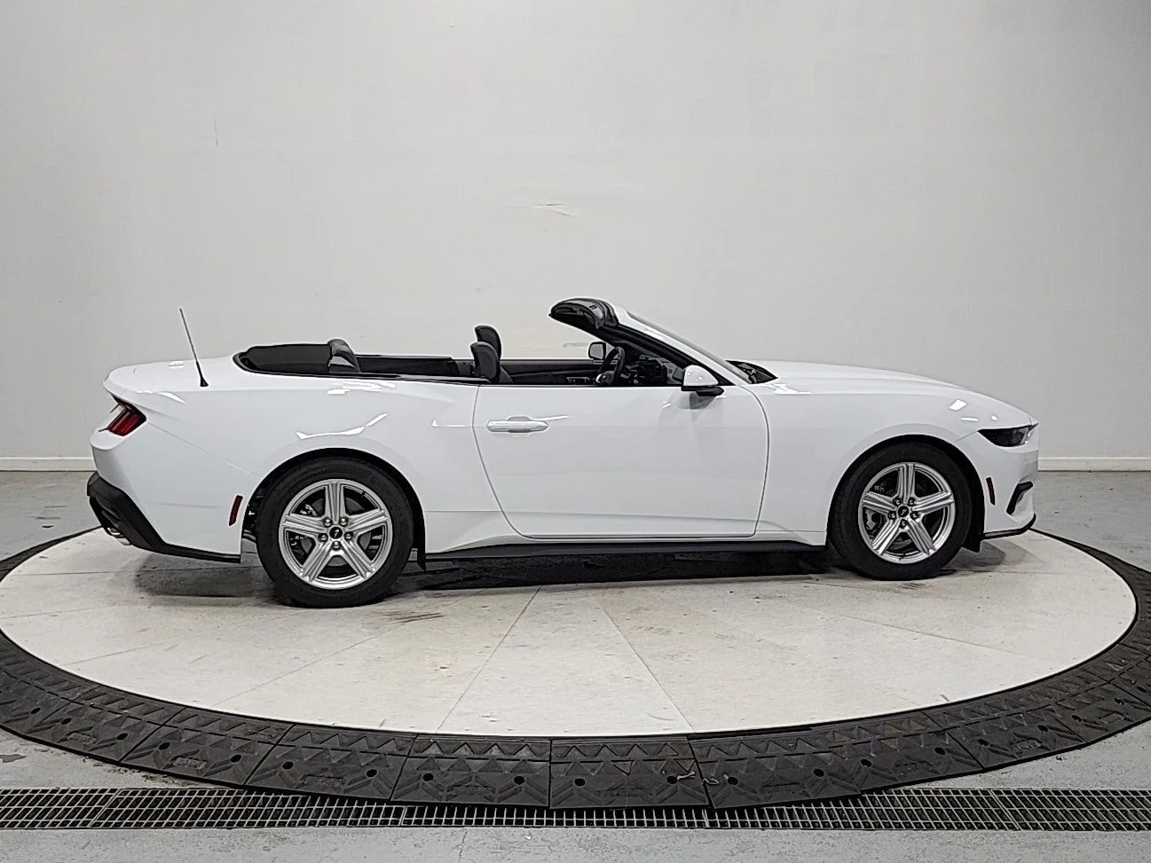 New 2026 Oxford White Ford EcoBoost® Premium Convertible image 8