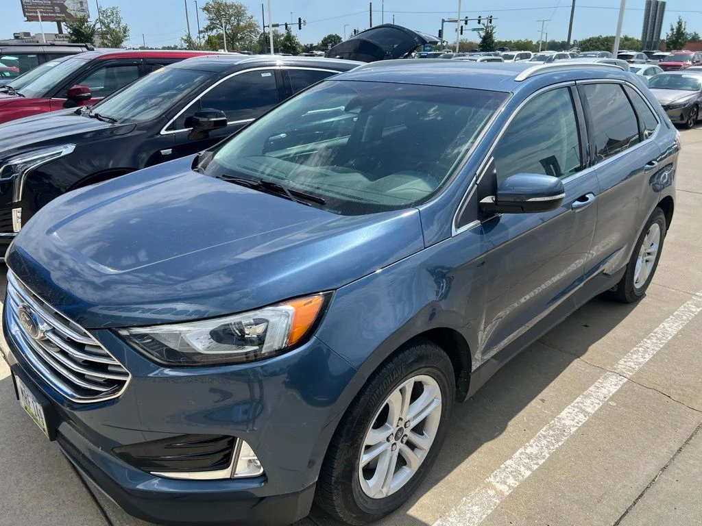 Used 2019 Blue Ford SEL image 2