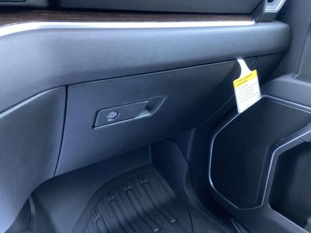 New 2026 Sterling Metallic GMC Elevation image 25