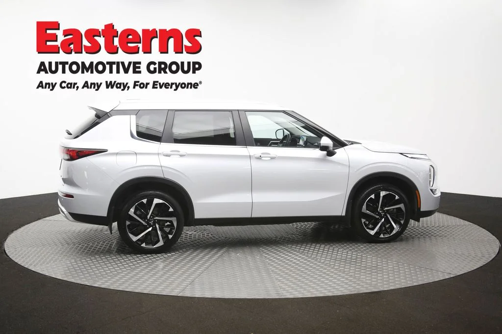 Used 2024 White Mitsubishi SE image 43