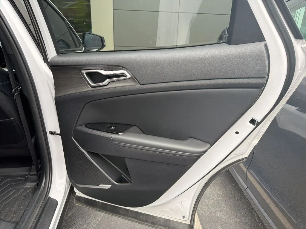 Used 2023 White Pearl Kia X-Line image 17