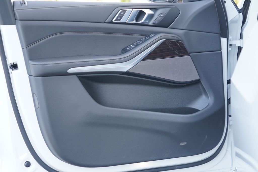 New 2026 Alpine White BMW sDrive40i image 11