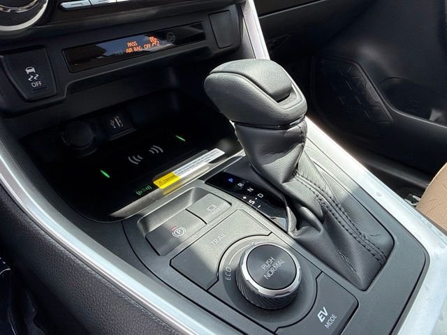 2025 Toyota RAV4 XLE - Photo 25