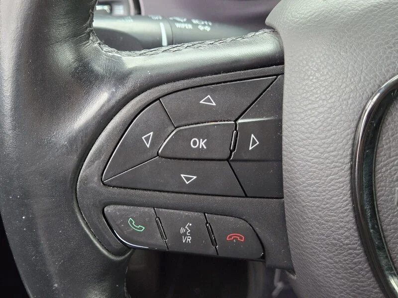 Used 2016 Bright White Clearcoat Dodge SXT image 17