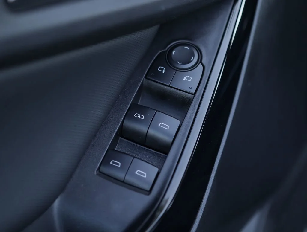 2025 Chevrolet Equinox LT - Photo 24