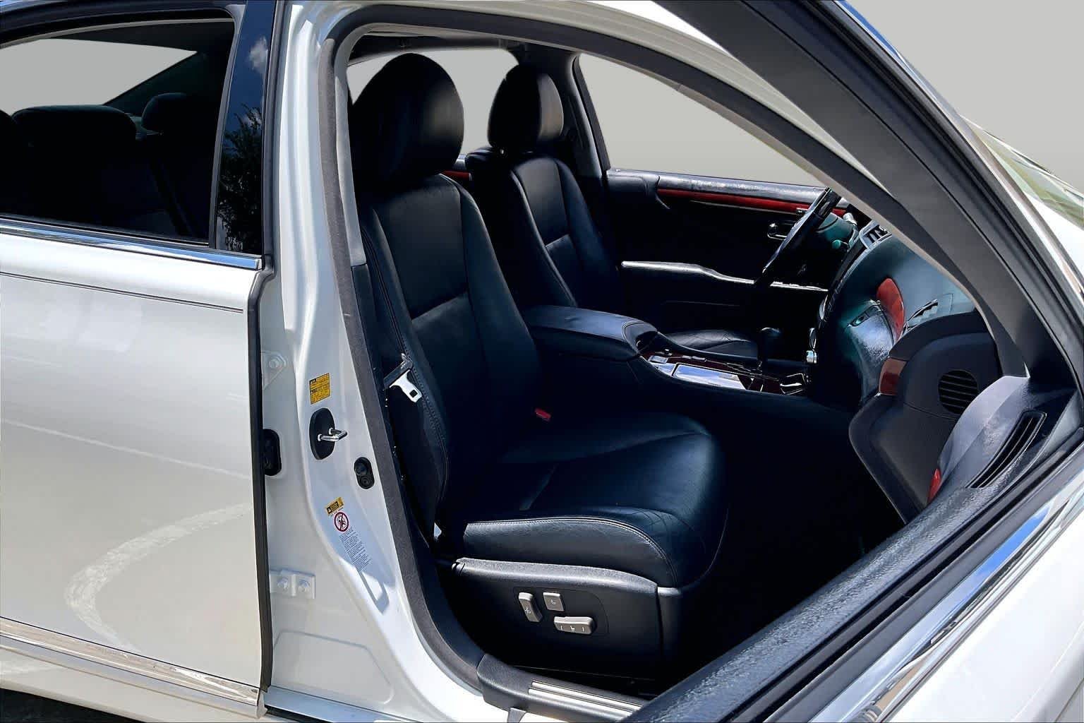 Used 2012 Starfire Pearl Lexus  image 8