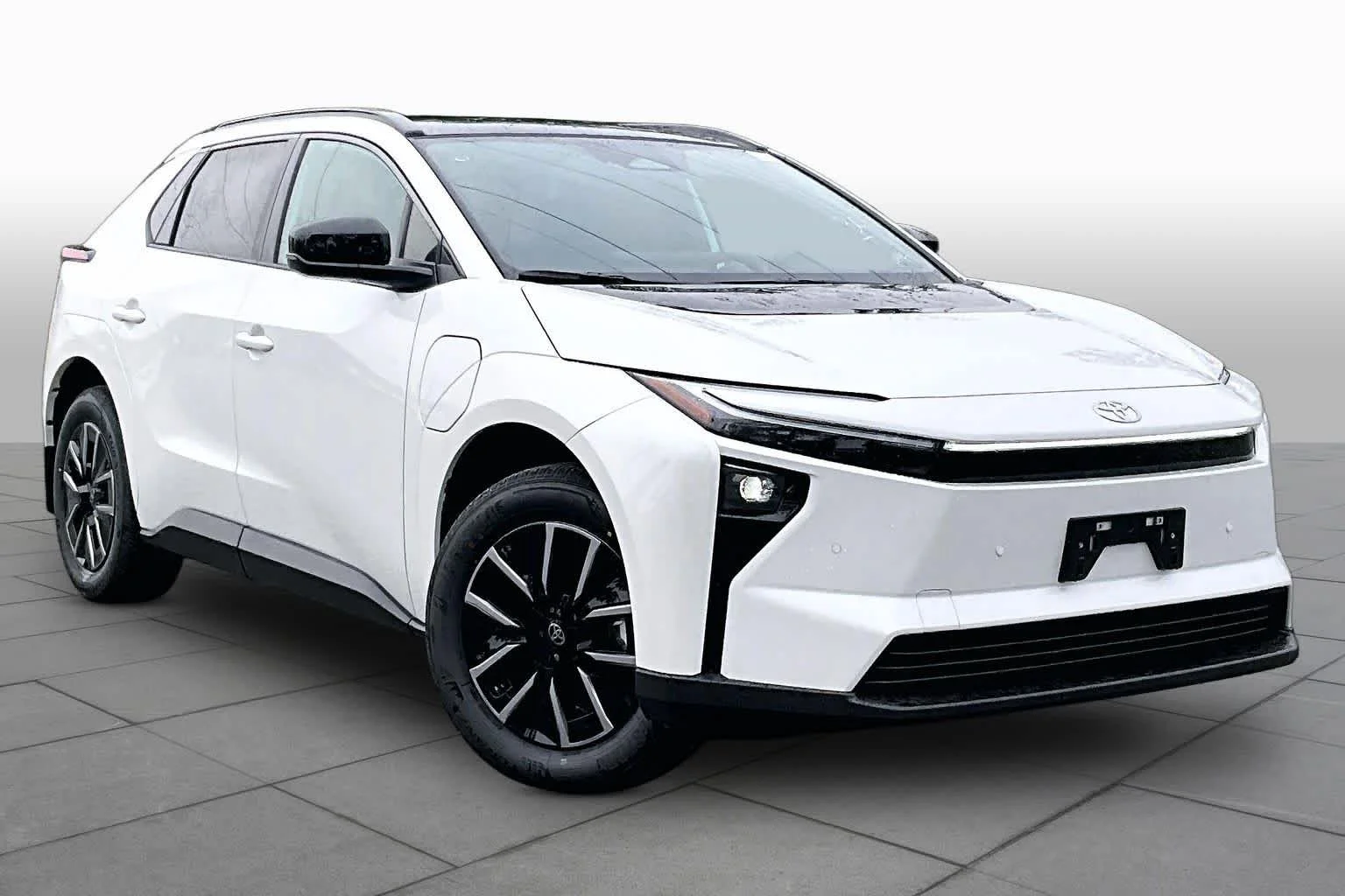 New 2026 Wind Chill Pearl Toyota XLE image 2