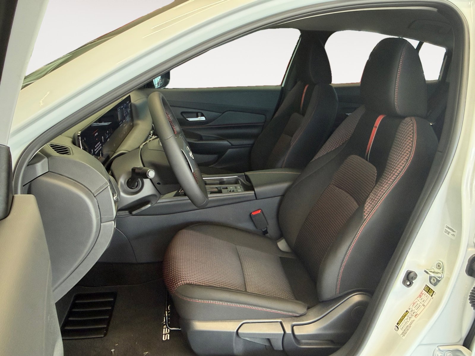 New 2026 Aspen White Tricoat Nissan SR image 22