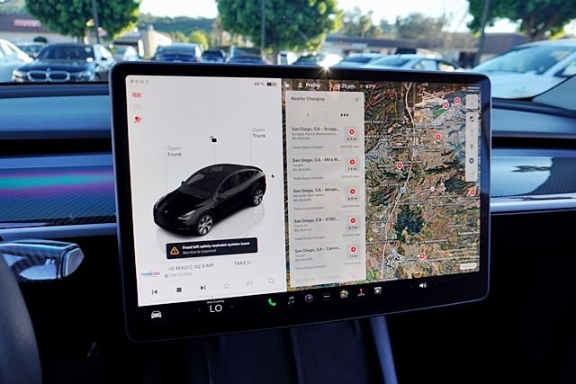 Used 2023  Tesla Long Range image 34