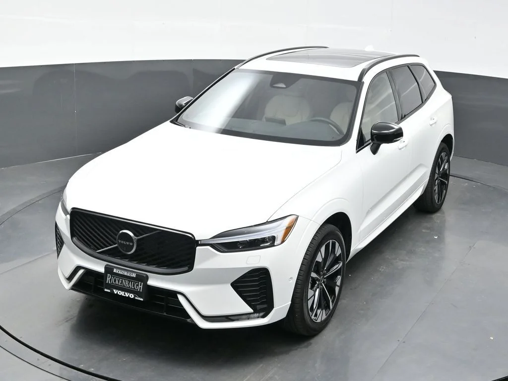 New 2026 Crystal White Volvo Plus image 25