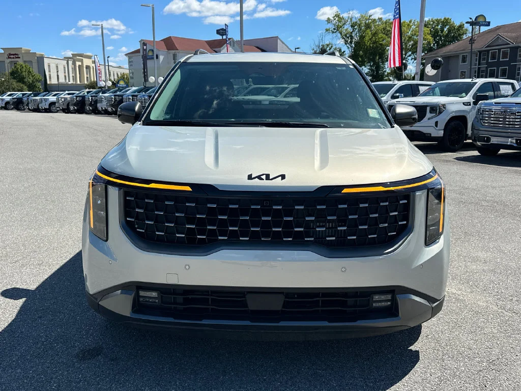 New 2027 Silver Kia SX image 2