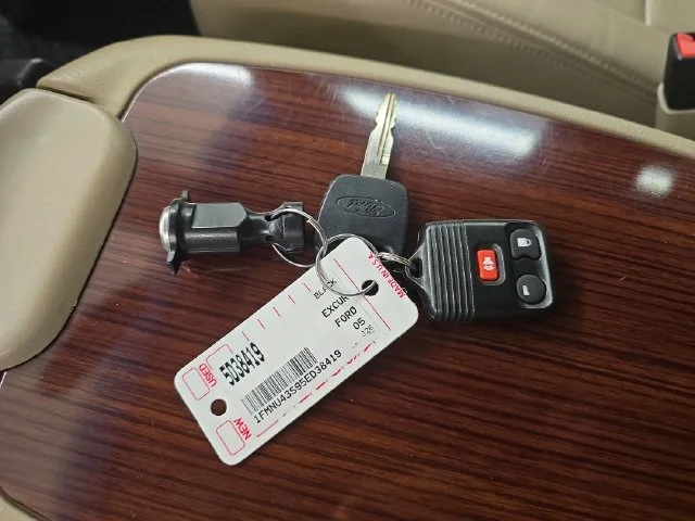 Used 2005 Black Clearcoat Ford Limited image 24