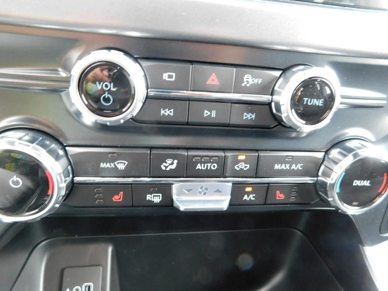 New 2026 Carbonized Gray Metallic Ford XLT image 45