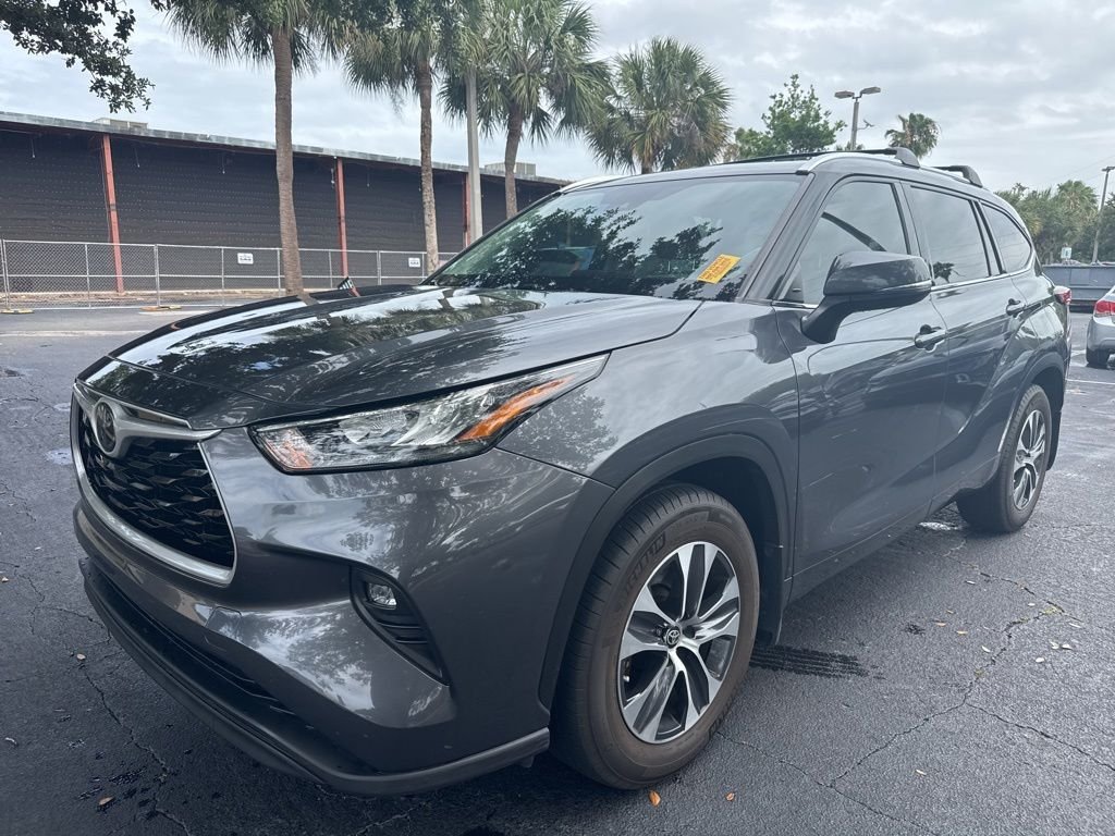 Used 2020 Gray Toyota XLE image 22